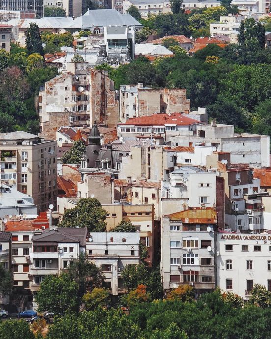 Straturi urbane antebelice și interbelice într-un singur cadru, între Splaiul Independenței și strada G-ral Berthelot, cu Piața Kogălniceanu în centru