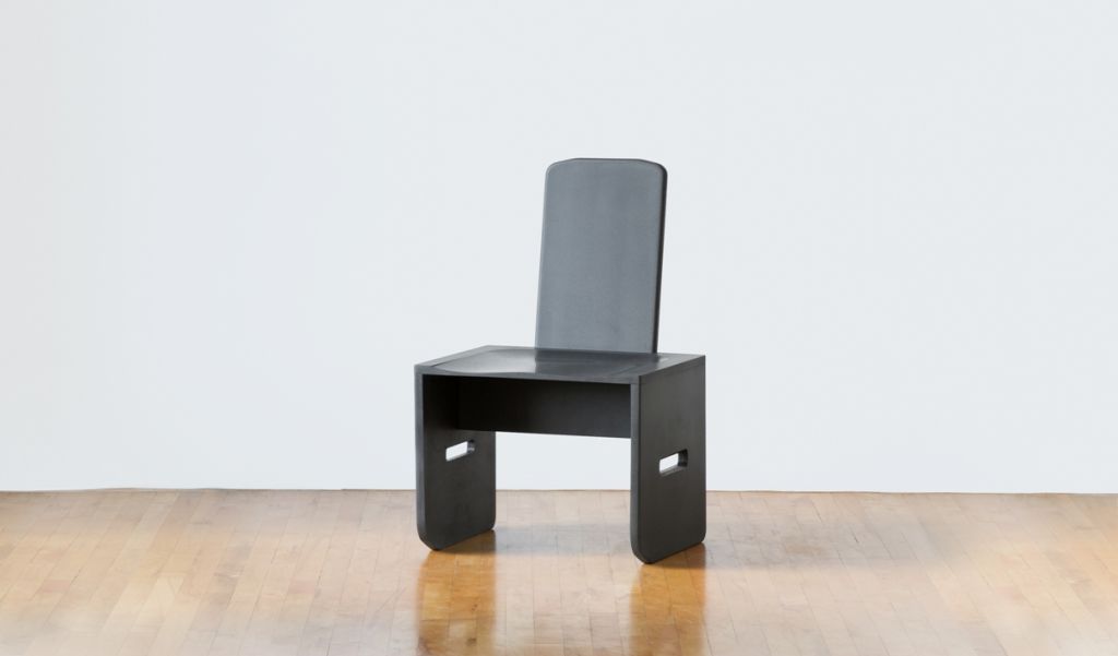 10_Tom Robinson_Evolve_Chair Hero Shot