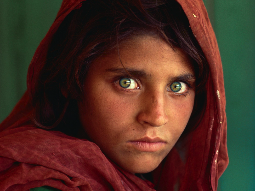 „Afghan Girl”, Steve McCurry, 1984 (sursă www.nationalgeographic.com) 