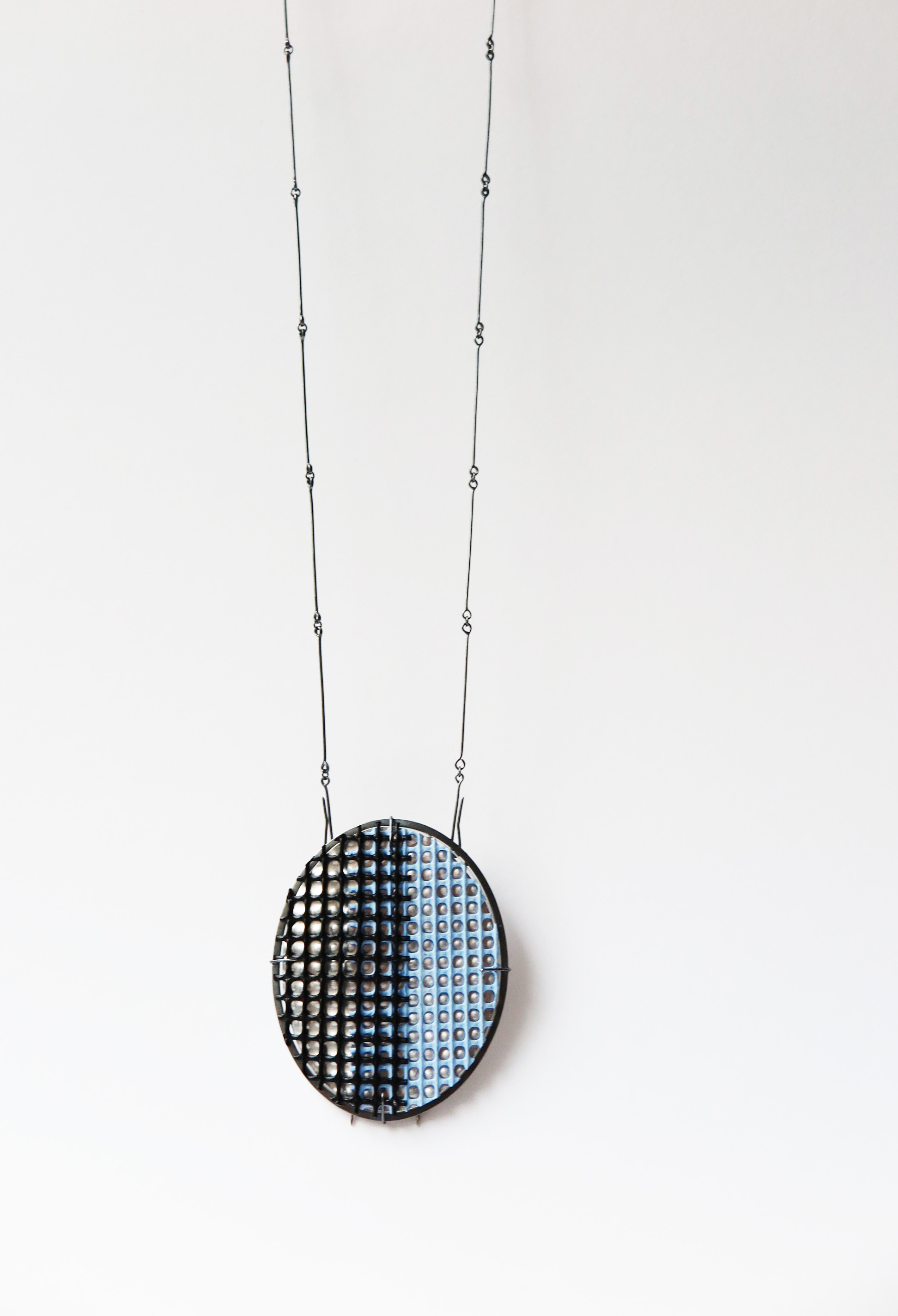 (4-2) layered brooch(pendant)_pale blue_6.5í¬0.7í¬8(H)cm length worn 38cm_sterling silver, aluminum, plastic mesh, acrylic, pigment_2021