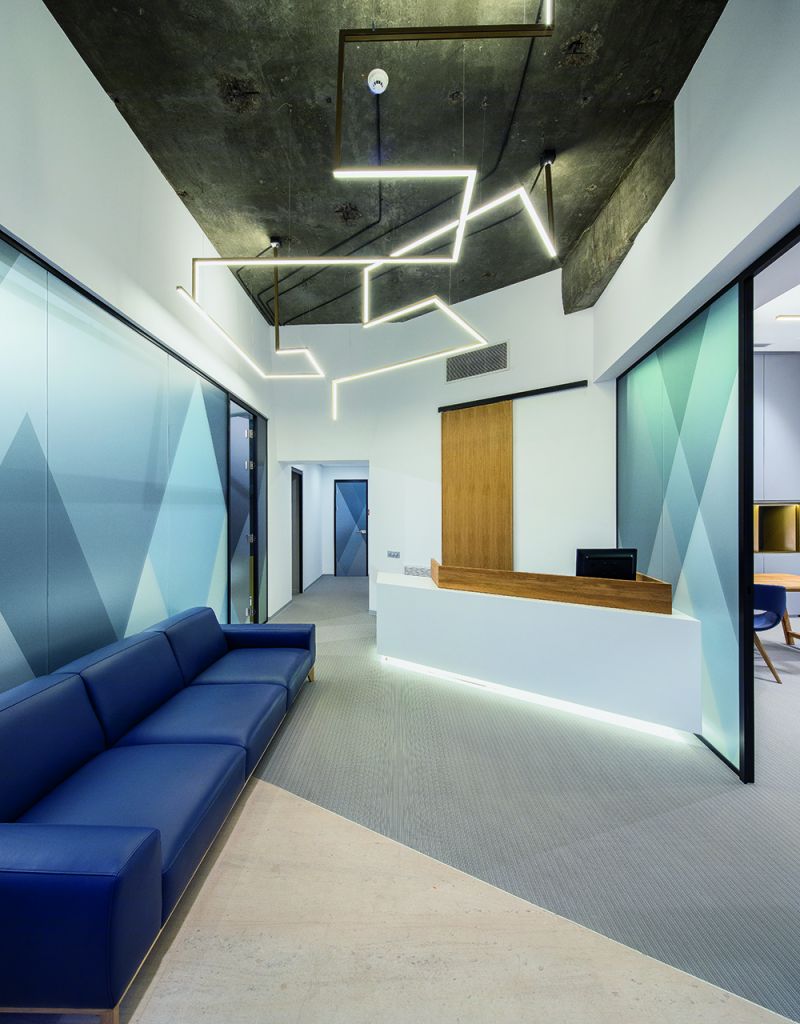 Proiect: Birou de avocatură Predoi; Echipa: arh. Dragoș Scurtulescu, arh. Raluca Scurtulescu, arh. Claudia Ștefănescu, stud. arh. Sonia Cristina Tutelca, stud. arh. Andreea Guriță; Adresă: str. Cluceru Udricani nr. 1-3, sector 3, București Suprafața: 100 mp; Finalizat: 2018; Foto: Radu Malașincu