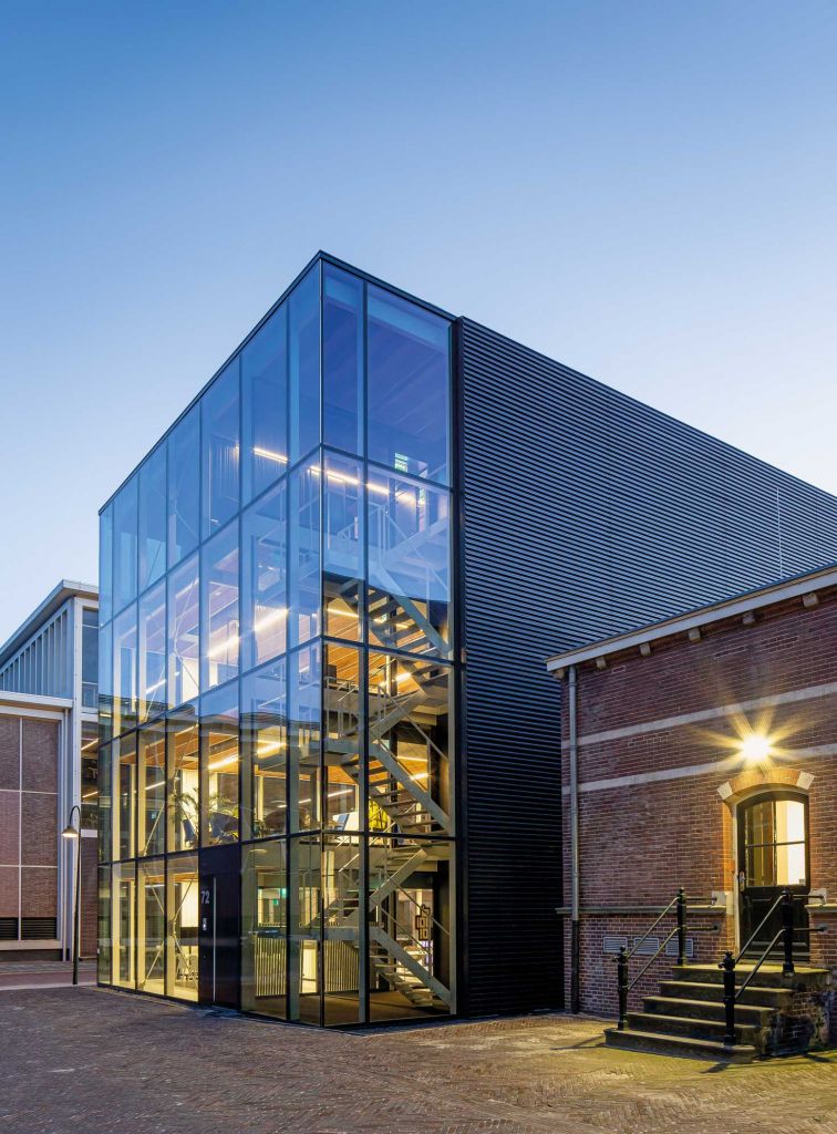 55947-main_3571-2_55947_sc_v2com11