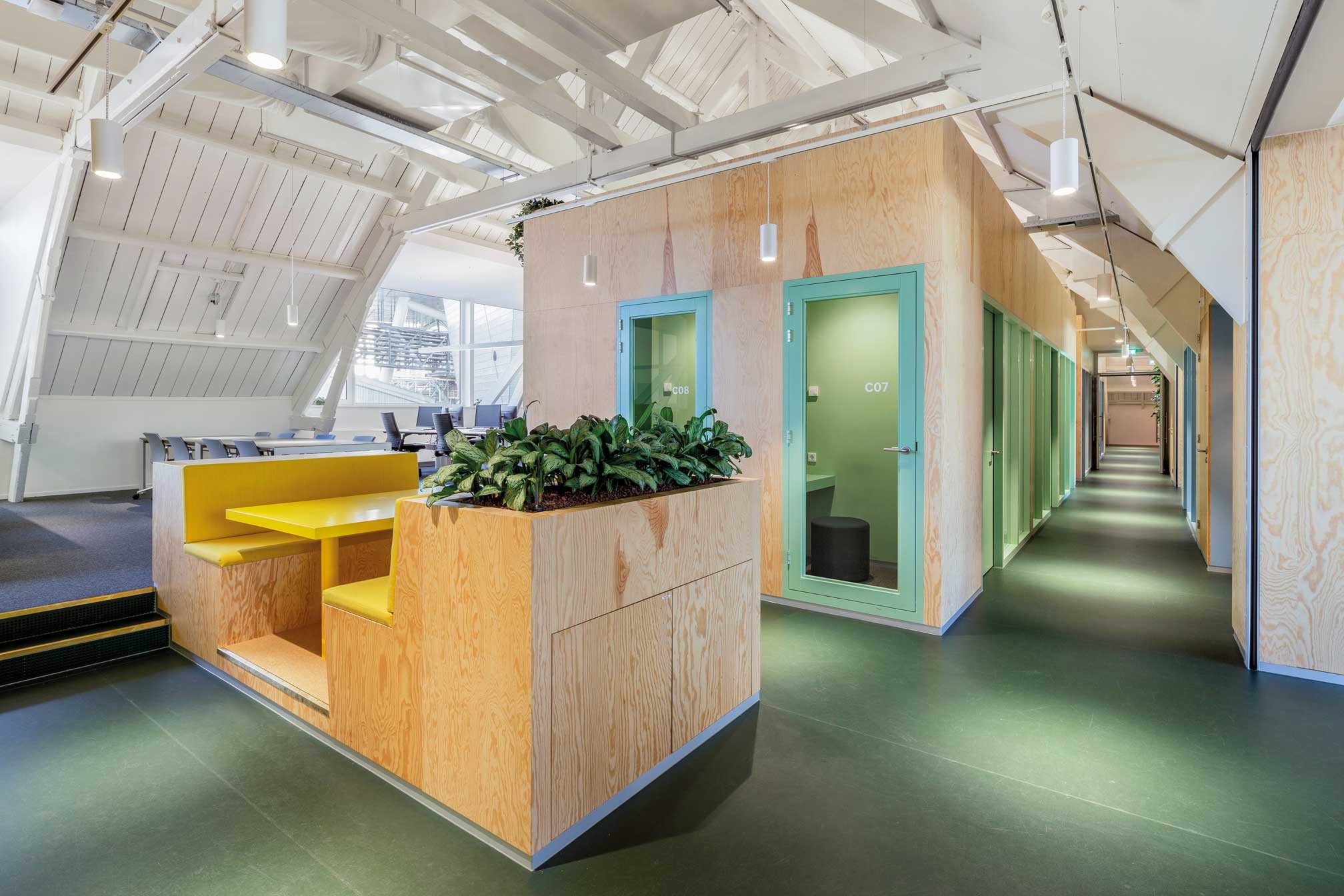 58979-main_5275-1_58979_sc_v2com