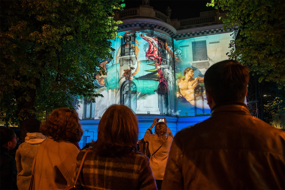 Video-mapping pe casa Qreator by IQOS, Festivalul Luminilor din București 2019 