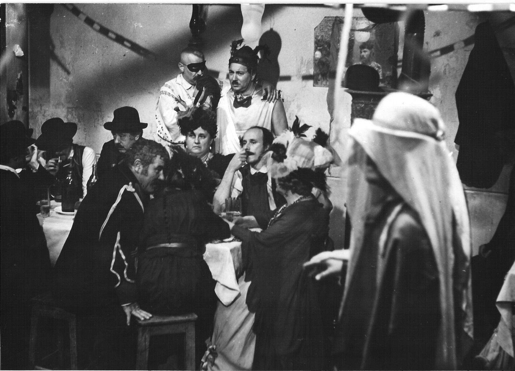 de-ce-trag-clopotele-mitica