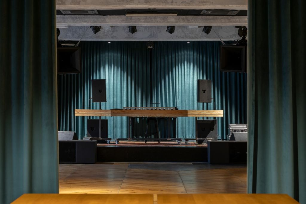 Guest_House Club_Corvin_Cristian_8