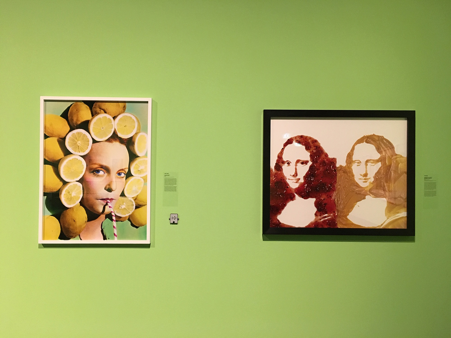 Stânga: Ouka Leele, Peluquería, 1979, C-Print © Ouka Leele; Dreapta: Vik Muniz, Double Mona Lisa, After Warhol (Peanut Butter + Jelly) © Vik Muniz/VAGA, NY