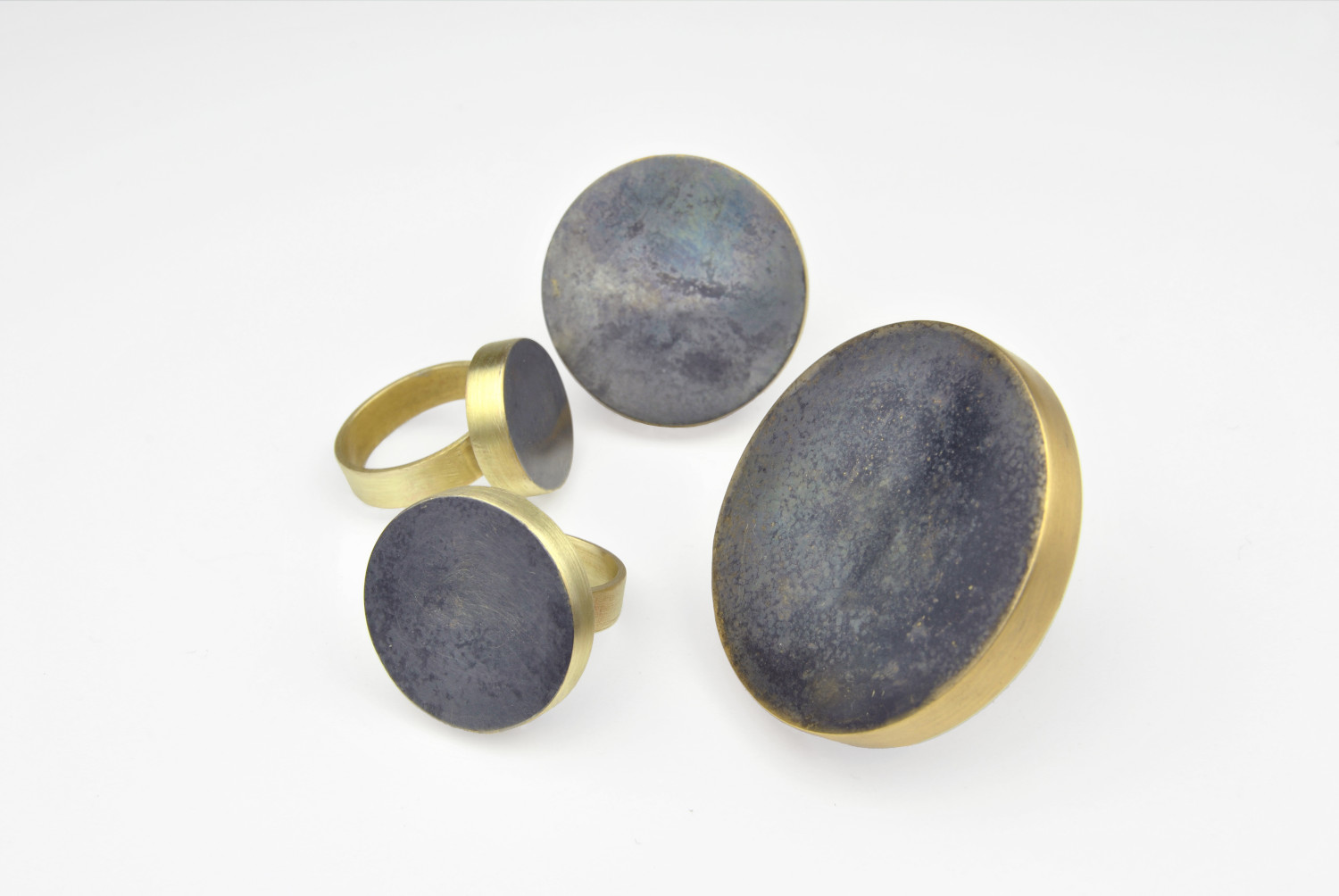 Paolo Gambarelli_ring_2020_OxidizedBrass_4cm