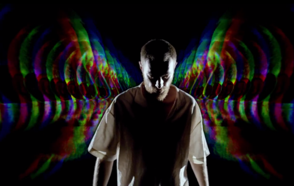 RAU NECESAR SUBCARPATI „Rău necesar, clip pentru piesa celor de la Subcarpați, este un clip one shot cu elemente grafice introduse ulterior – postproducția a durat trei luni...” 