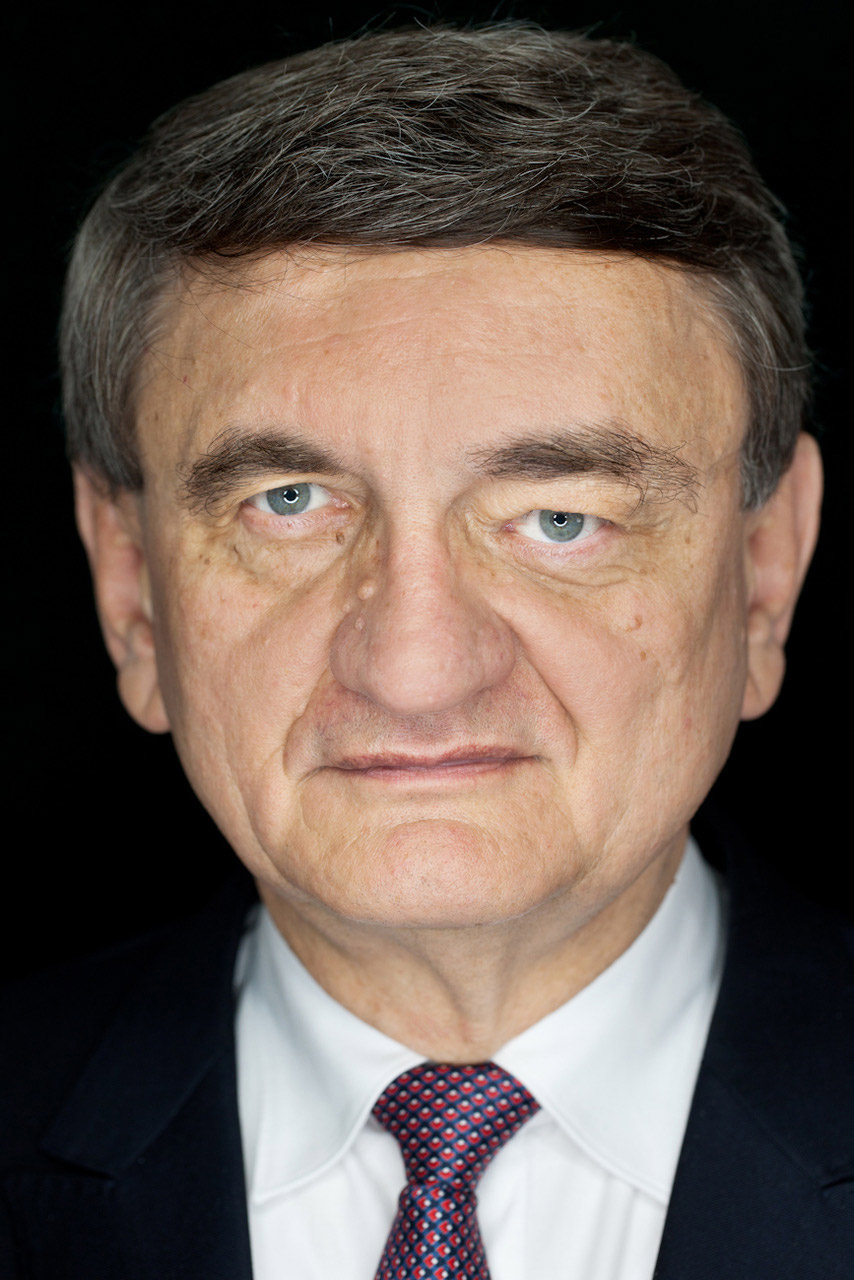 Victor Ciorbea, prim ministru al României (1996-1998).