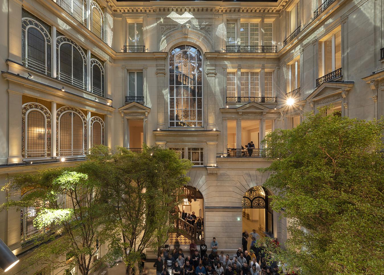 c-nigel-young-l-foster-partners-2370_fp673444