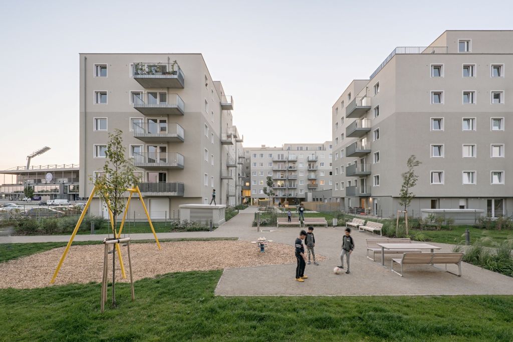 feld72_Viola-Park_Hertha-Hurnaus_4568