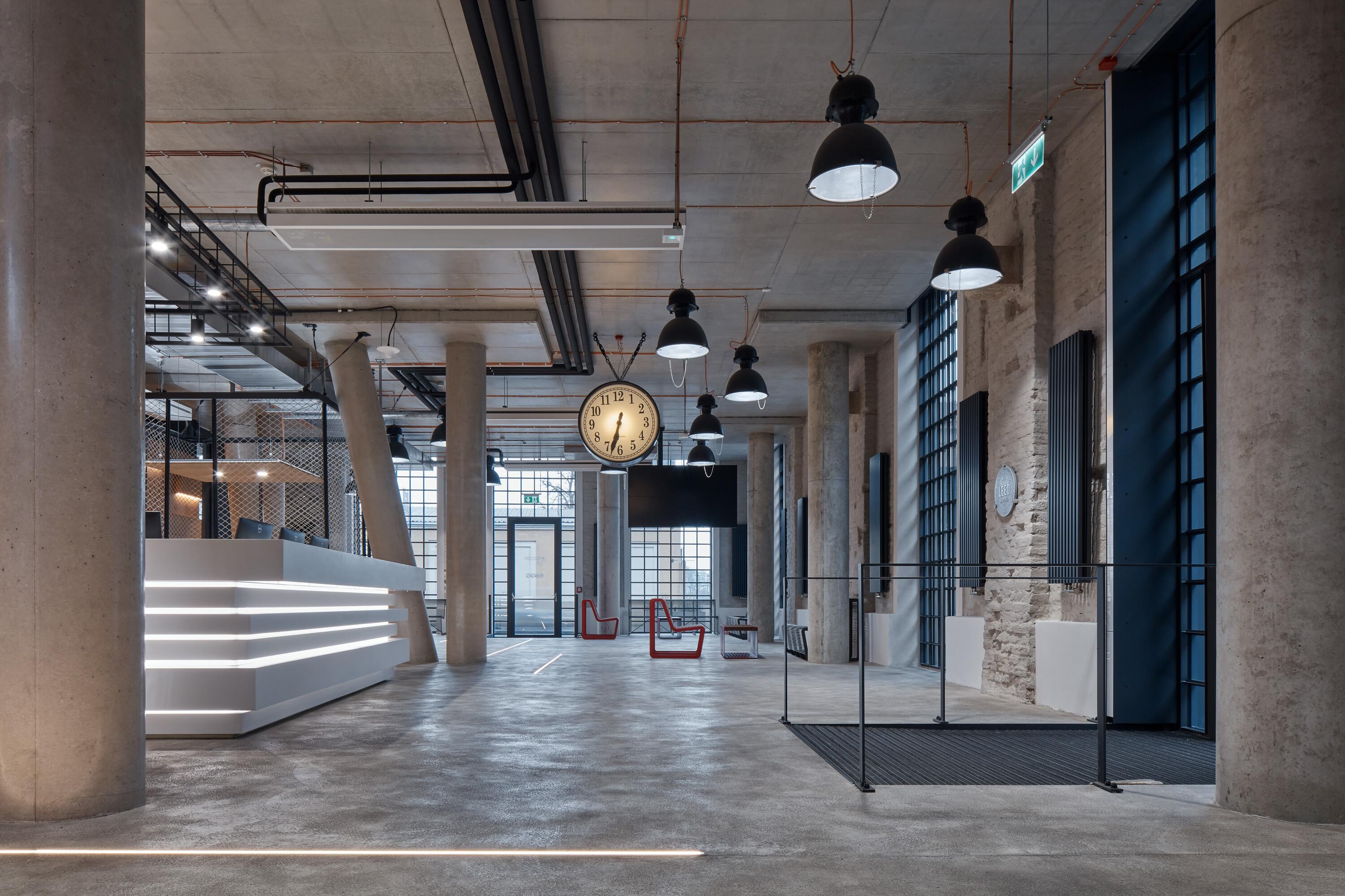 five-qarta-architektura-boysplaynice-17