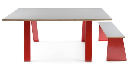 Mesele colorate şi versatile create de Jennifer Newman