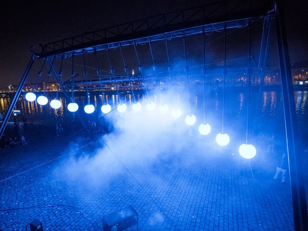 Spotlight - Large Pendulum Wave