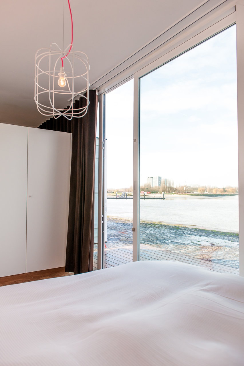 SLEEPING AROUND / Pop-Up Hotel