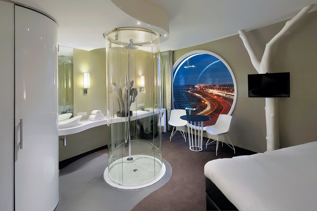 Arhitectura faţadelor de sticlă. Fletcher Hotel