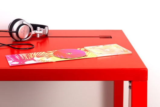 Mesele colorate şi versatile create de Jennifer Newman