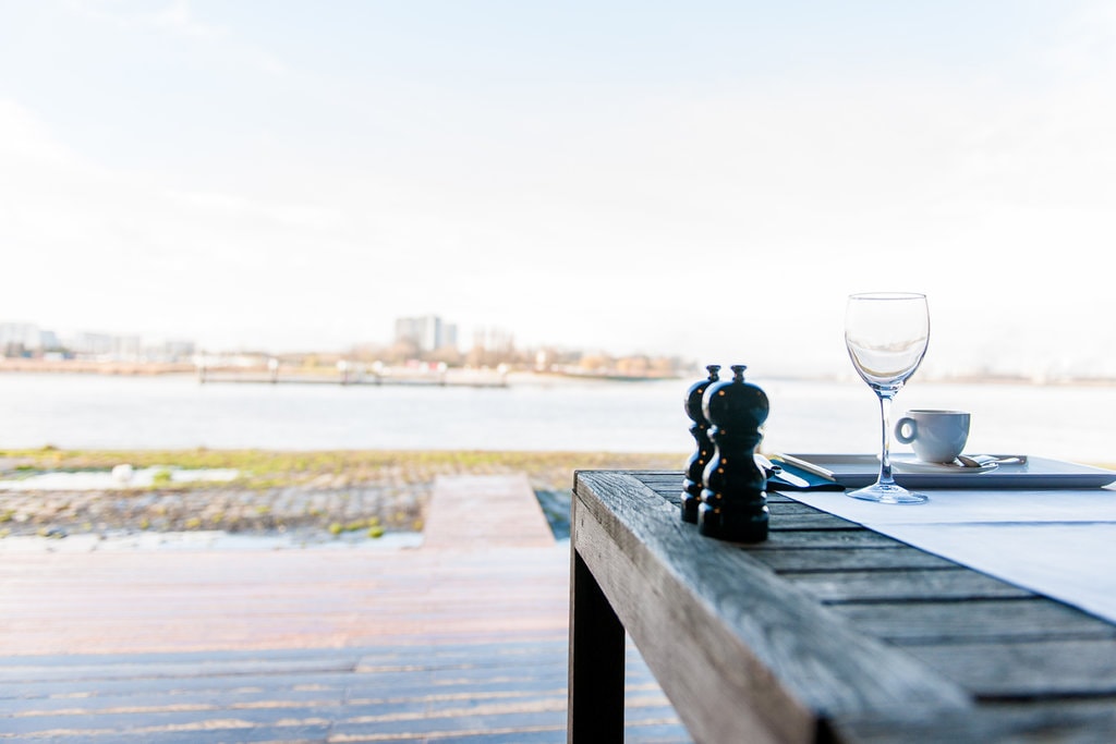 SLEEPING AROUND / Pop-Up Hotel