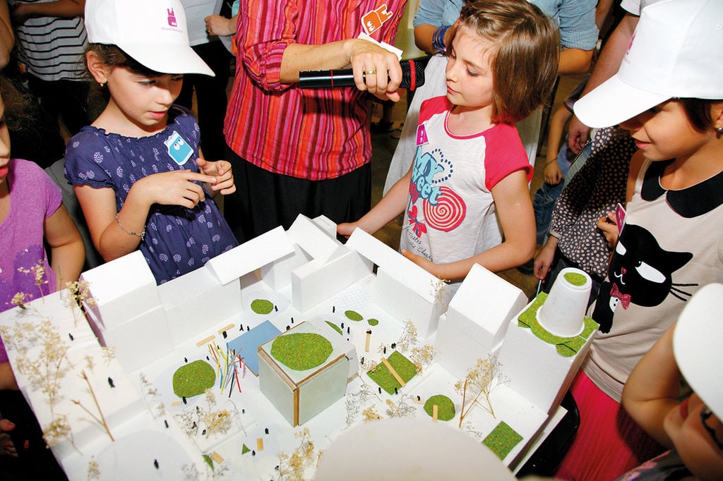 Despre arhitectură pe înţelesul copiilor (3). De-a arhitectura