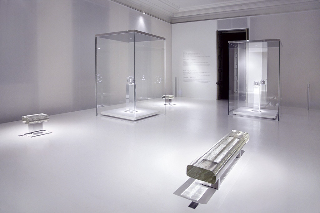 6 fragmente. Tokujin Yoshioka