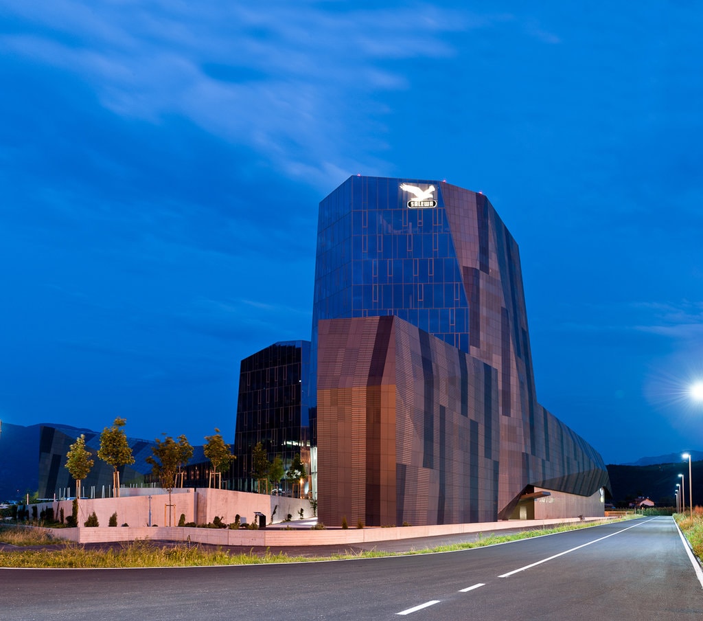 Faţade inovatoare proiectate şi construite cu profile PVC acrylcolor pentru design, rezistenţă şi culoare