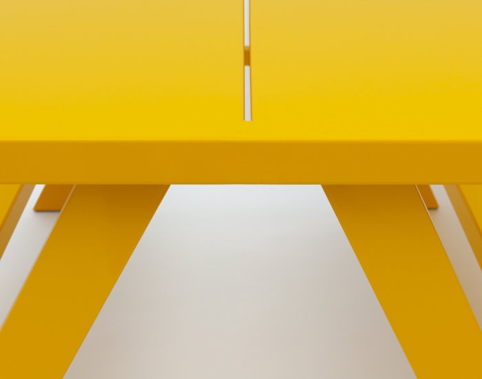 Mesele colorate şi versatile create de Jennifer Newman