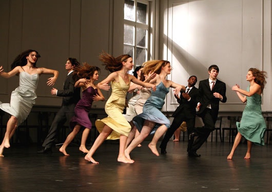 Dancing Dreams, teatru-dans cu aer bildungs-românesc