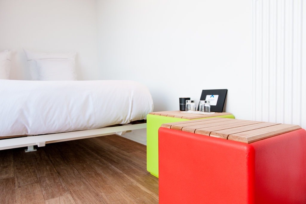 SLEEPING AROUND / Pop-Up Hotel