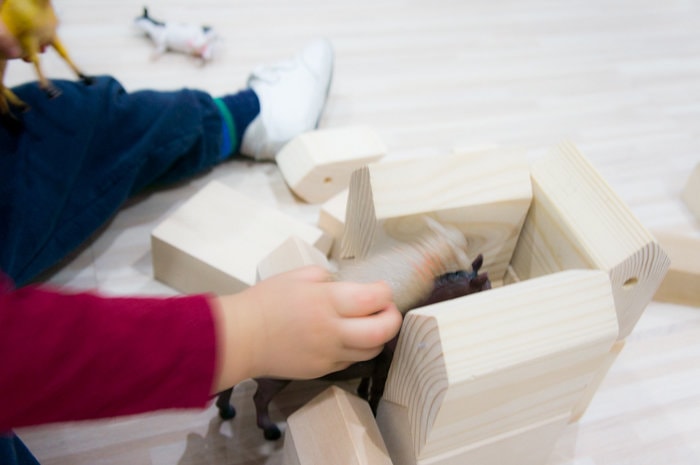 Am povestit cu Eliza Yokina despre noul ei design: 11Case. E greu să nu te prindă în joc!