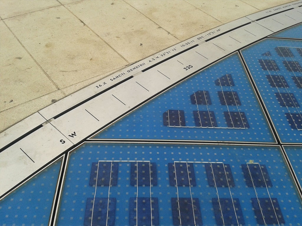 Oraşul ca galerie de artă / O promenadă avangardistă