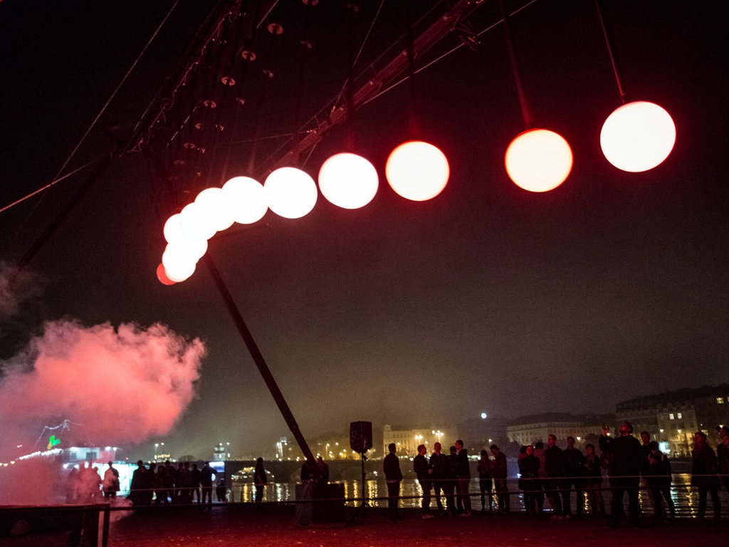 Spotlight - Large Pendulum Wave