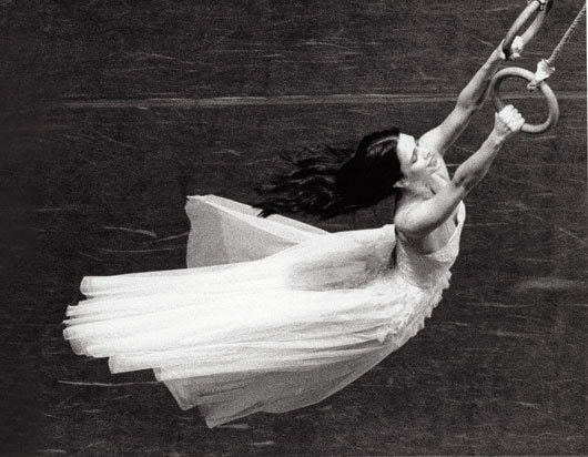 Blonda fără mâini şi tandreţea unei priviri. Pina Bausch