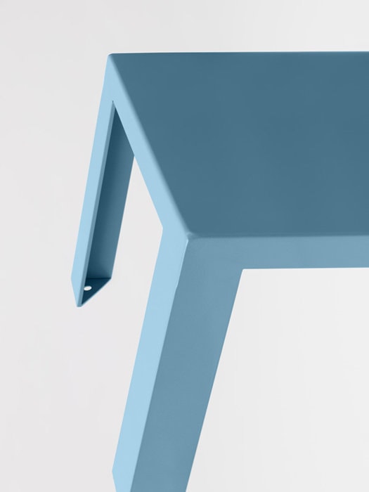 Mesele colorate şi versatile create de Jennifer Newman