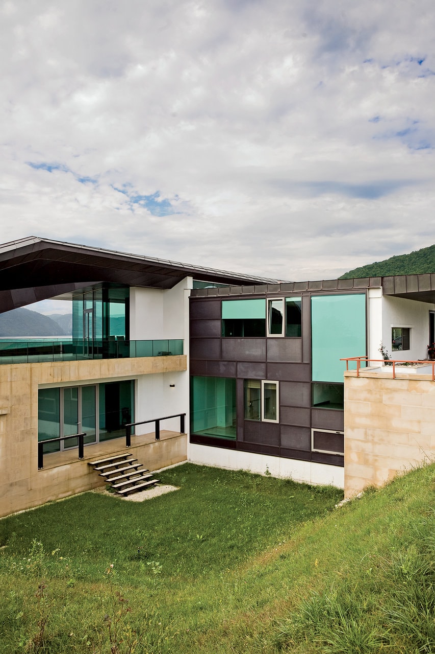 Casă pe malul Dunării