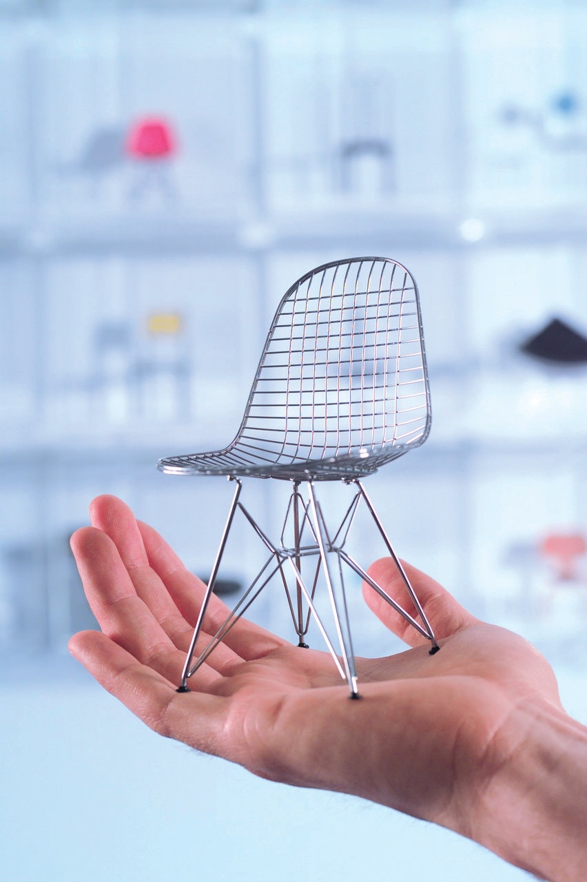 Expoziţia “100 de miniaturi” soseşte la Bucureşti