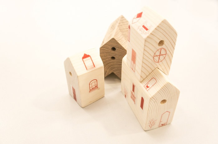 Am povestit cu Eliza Yokina despre noul ei design: 11Case. E greu să nu te prindă în joc!