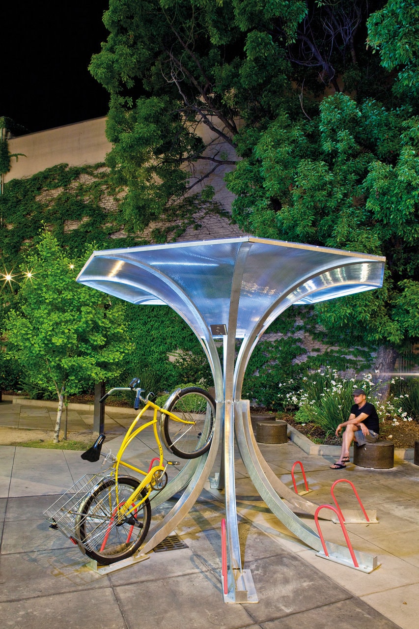 Cu bicicleta în oraș