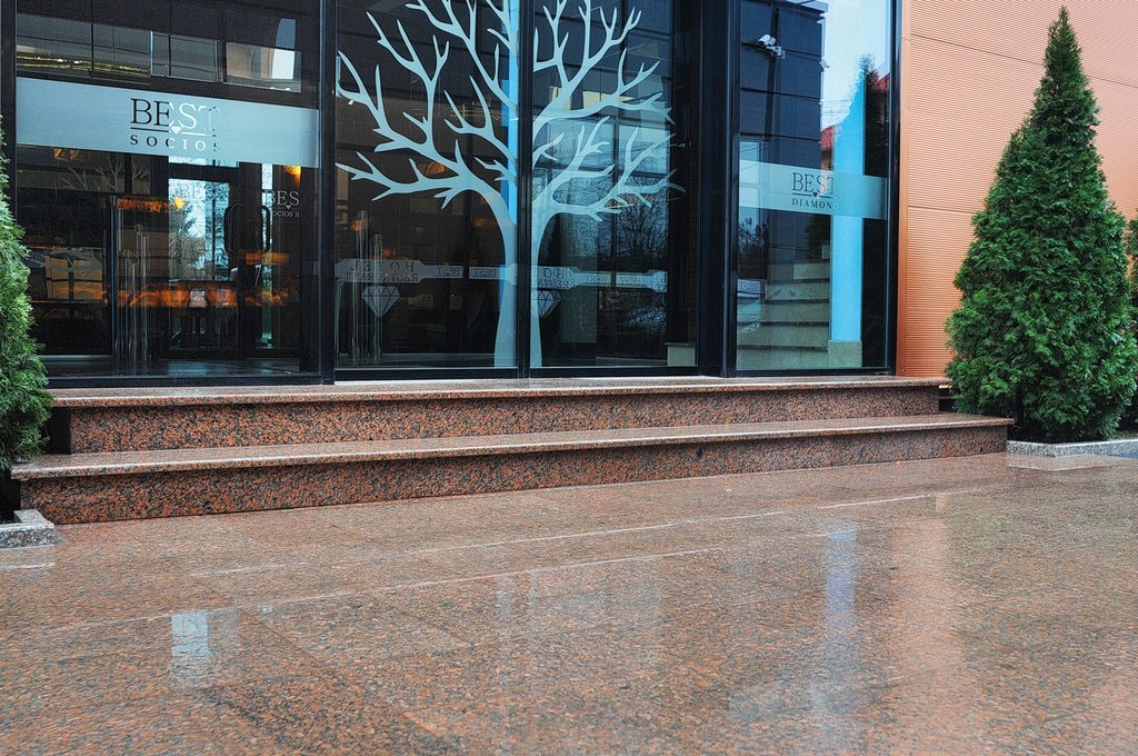 Onix, marmură şi granit. Un spaţiu cu impact vizual şi confort estetic pe măsură