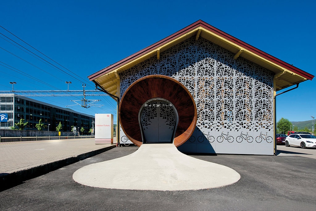 Cu bicicleta în oraș