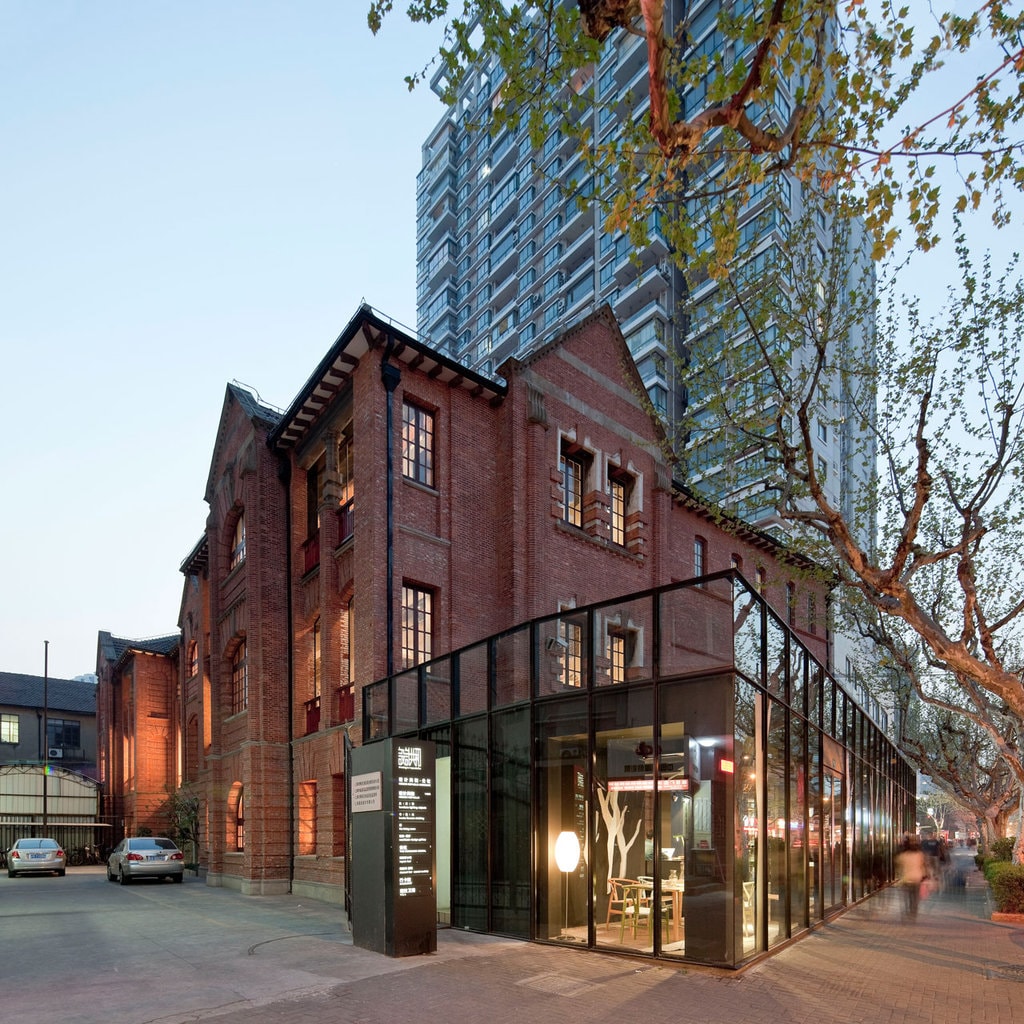 Scurt profil Neri&Hu