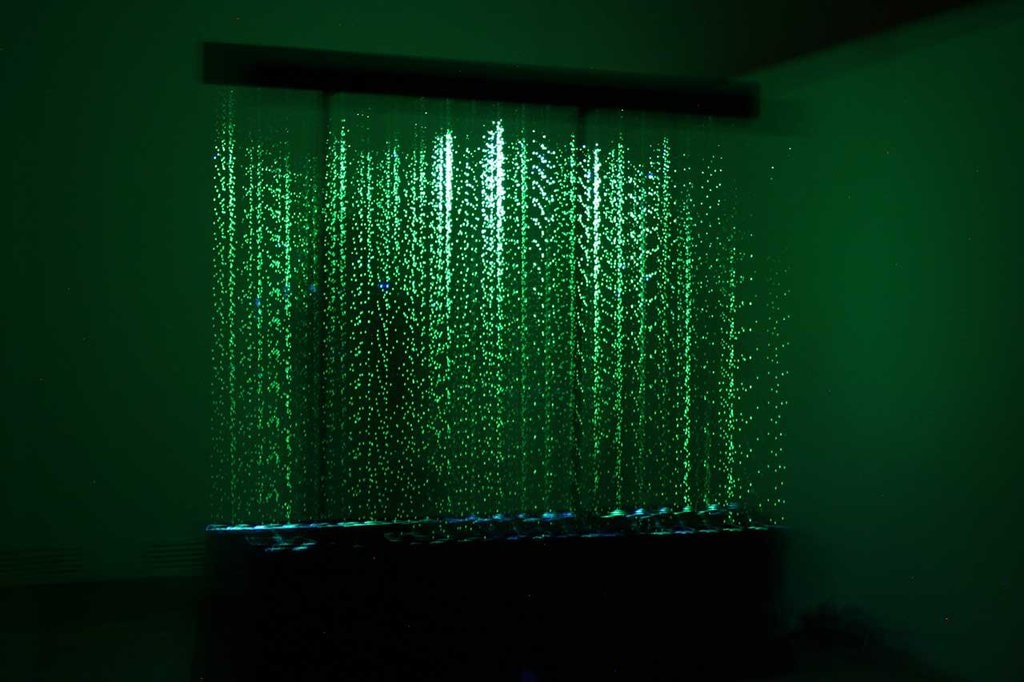 SenzArt – prima expoziţie din România dedicată persoanelor cu deficienţe senzoriale