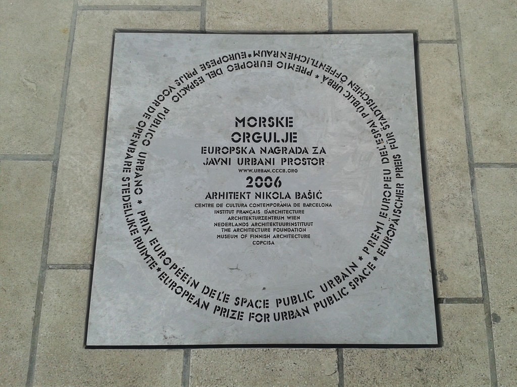 Oraşul ca galerie de artă / O promenadă avangardistă