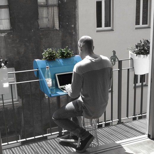 balKonzept: măsuţă şi ghiveci pentru balcoane mici