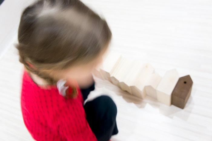 Am povestit cu Eliza Yokina despre noul ei design: 11Case. E greu să nu te prindă în joc!