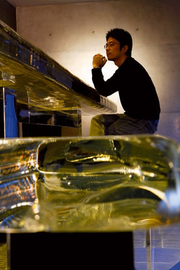 6 fragmente. Tokujin Yoshioka