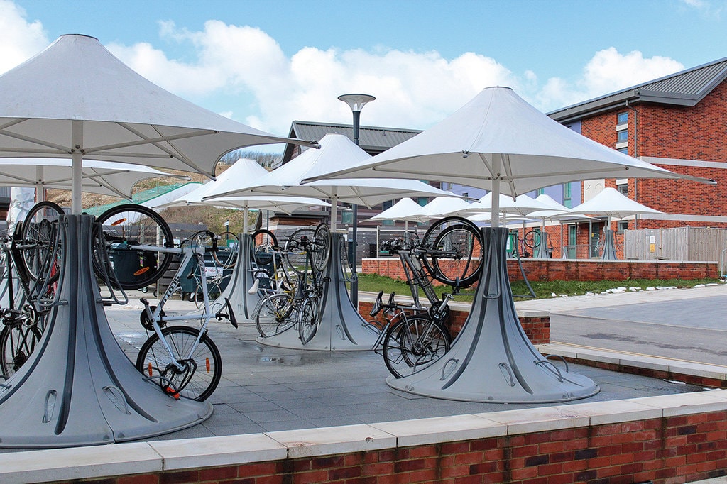 Cu bicicleta în oraș