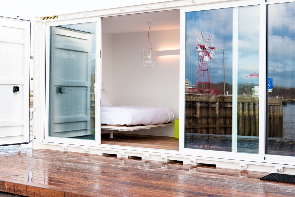 SLEEPING AROUND / Pop-Up Hotel