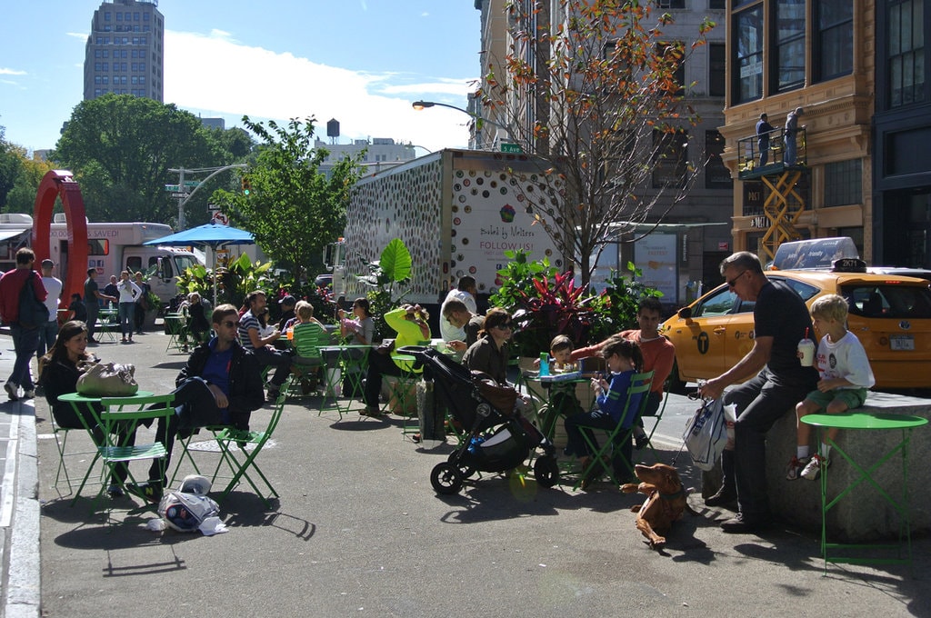Oraşele prietenoase cu oamenii sunt oraşe mai fericite