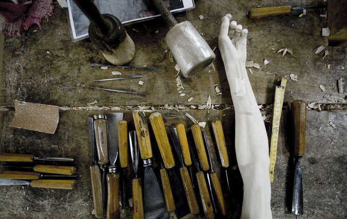 Prehistoric Aliens: măsuţele de cafea